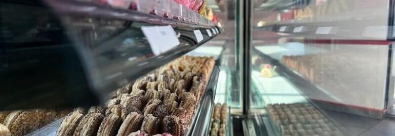 Eclair and Cafe